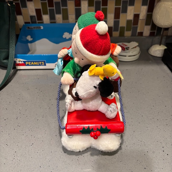 Vintage Gemmy Peanuts Charlie Brown animated Christmas sleigh/sled - Picture 4 of 9